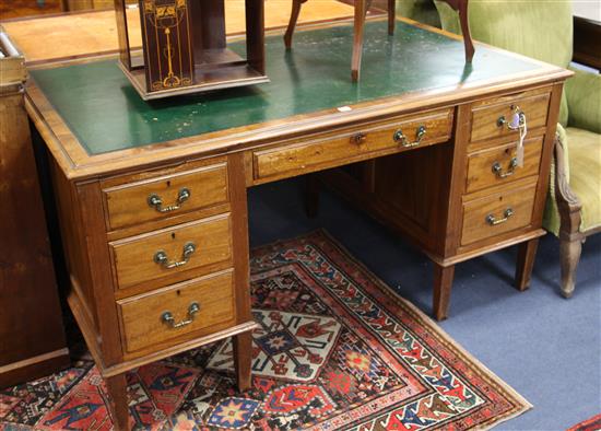 An Edwardian mahogany pedestal desk, W.152cm